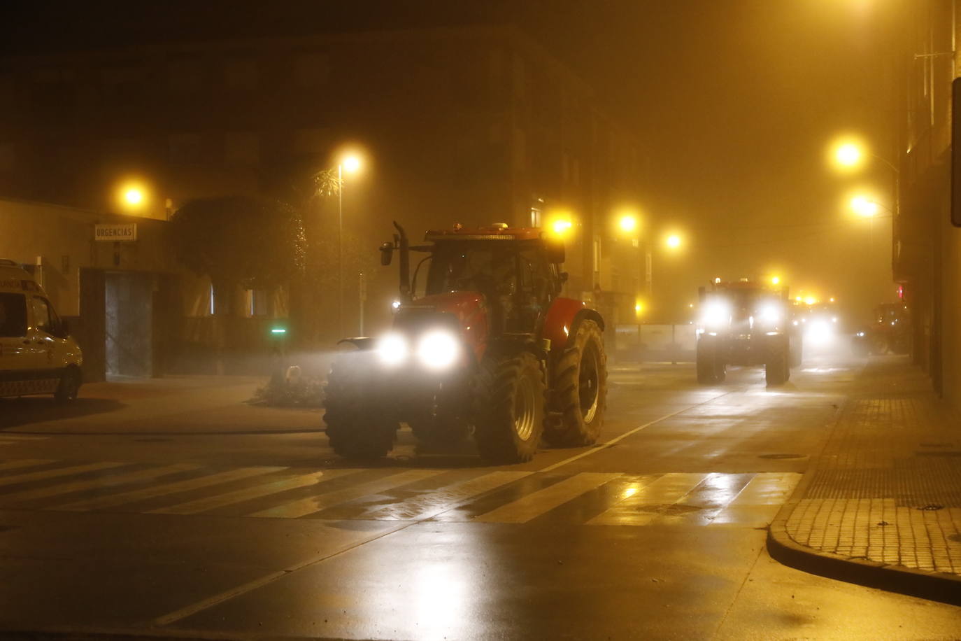 El recorrido de los tractores desde Peñafiel hasta Valladolid