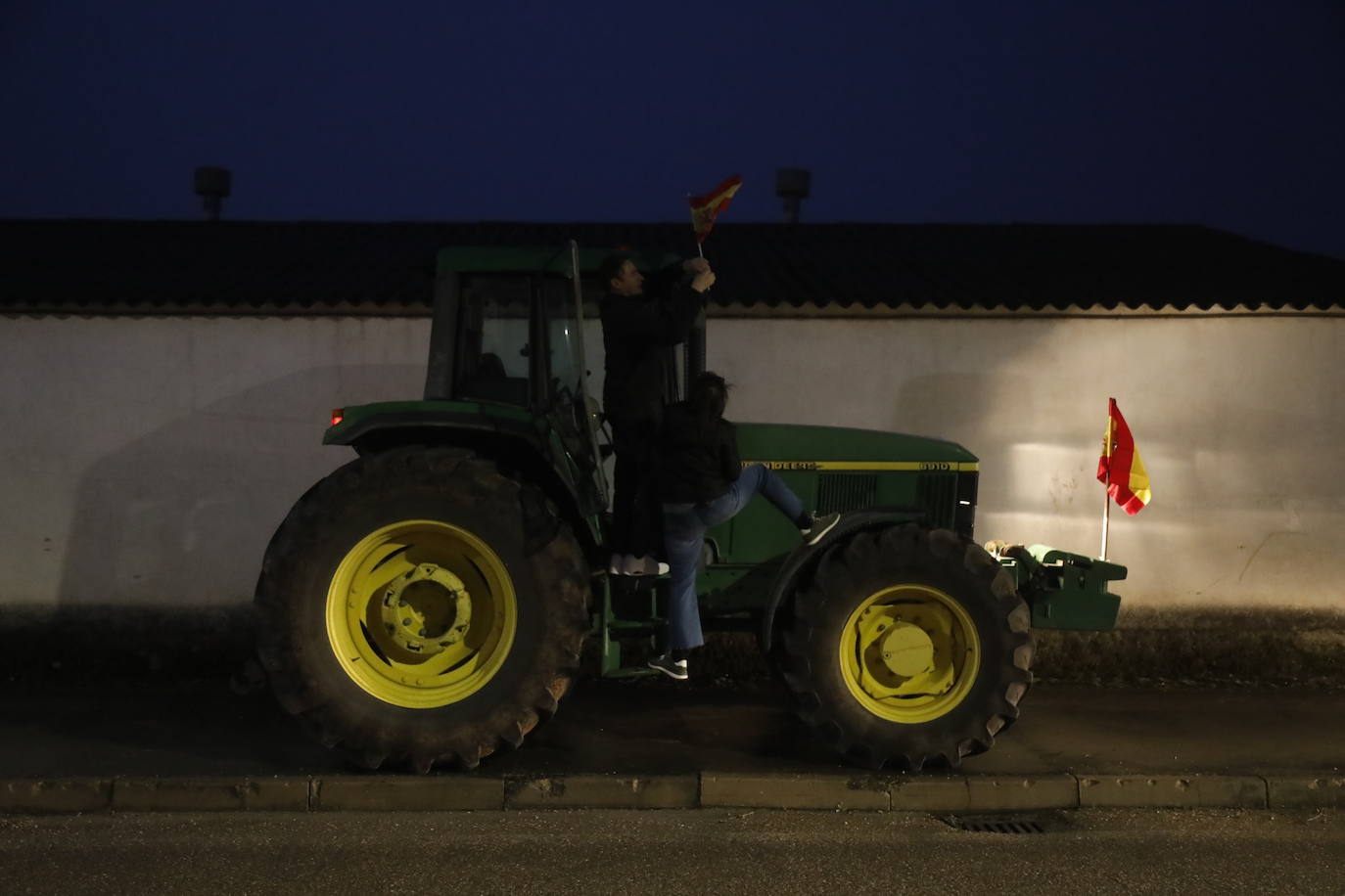 El recorrido de los tractores desde Peñafiel hasta Valladolid