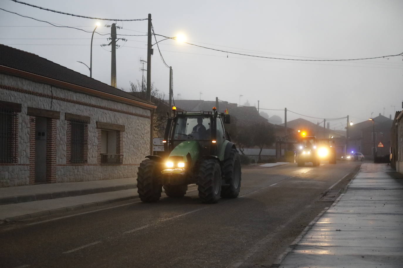 El recorrido de los tractores desde Peñafiel hasta Valladolid