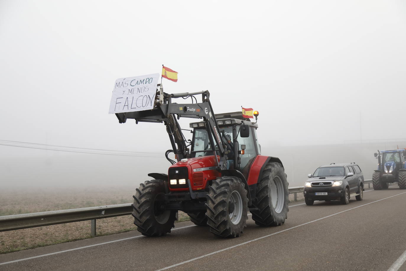 El recorrido de los tractores desde Peñafiel hasta Valladolid