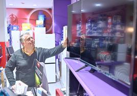 Venta de televisores en una tienda de electrodomésticos de Valladolid.