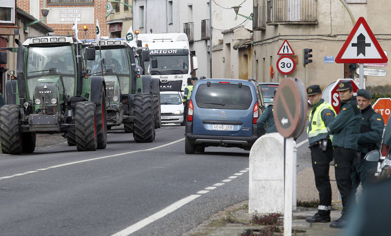 La protesta de agricultores en Santa María, en imágenes