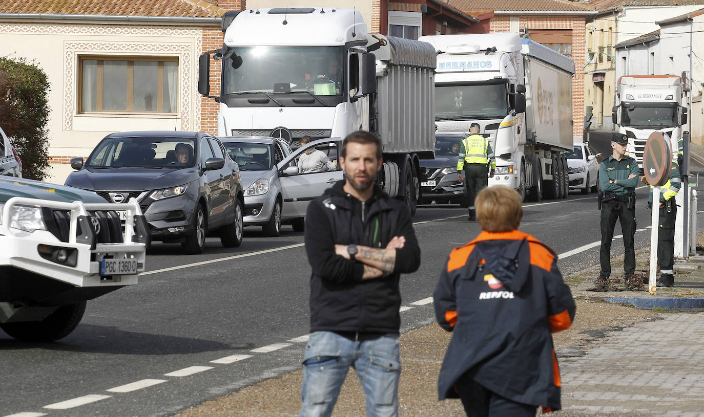 La protesta de agricultores en Santa María, en imágenes