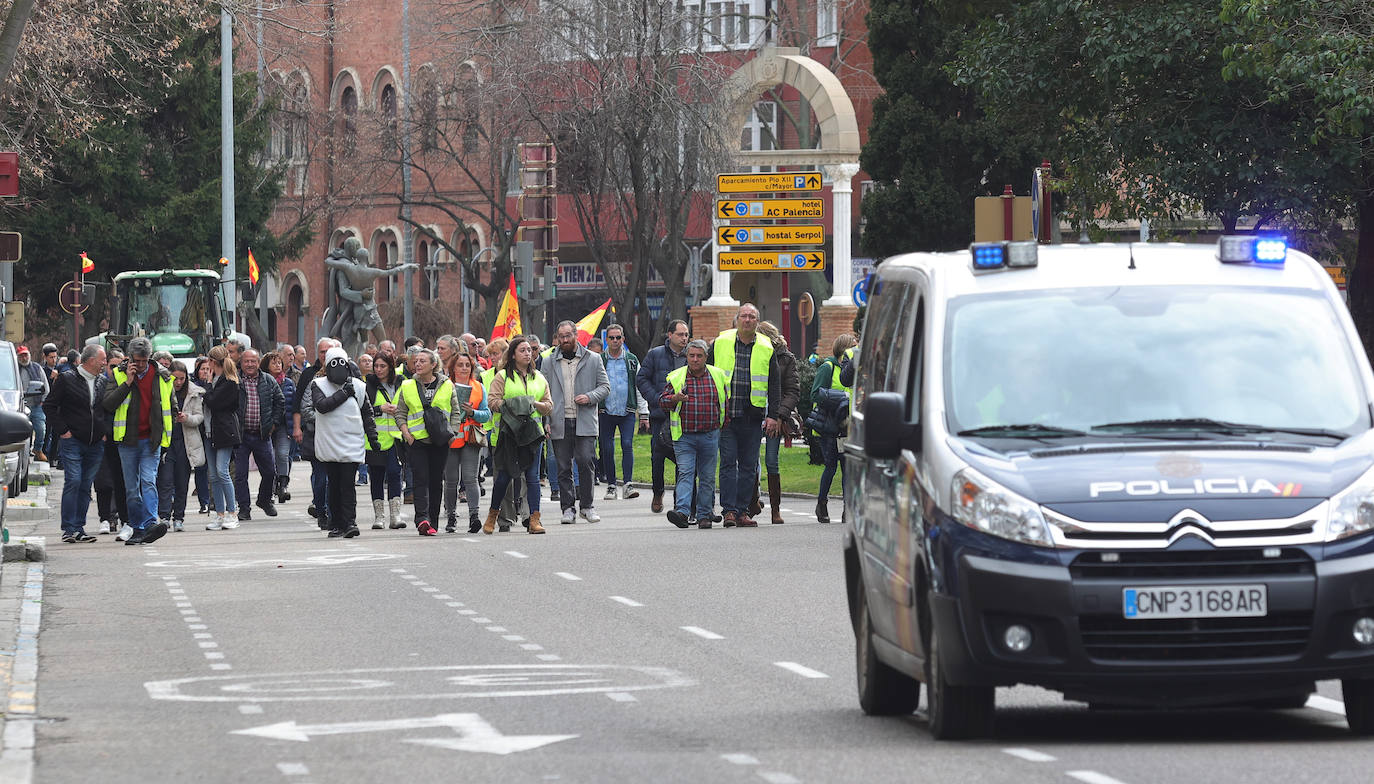 El centro de la ciudad de Palencia, tomado por los tractores