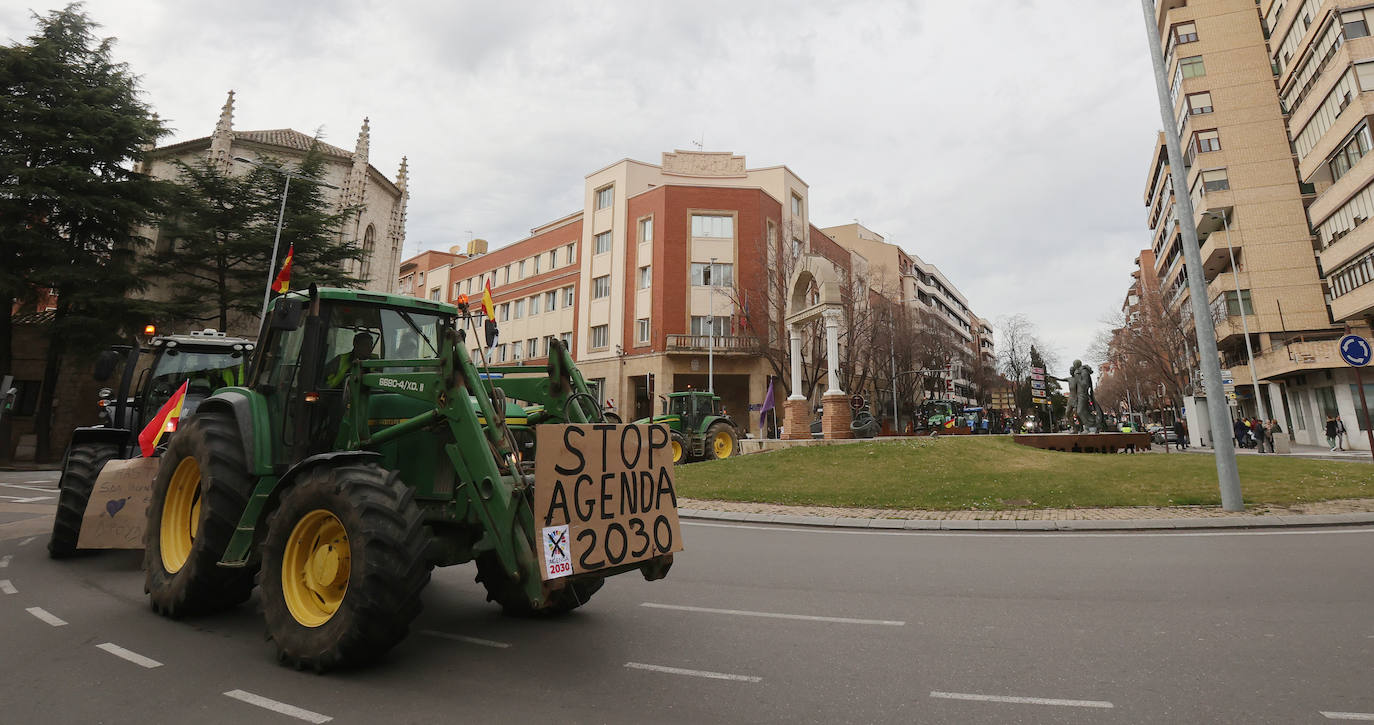 El centro de la ciudad de Palencia, tomado por los tractores