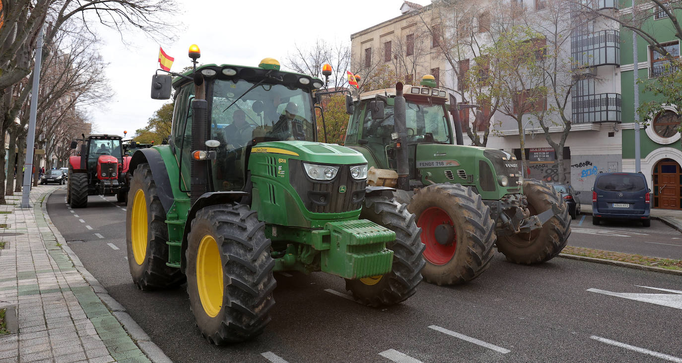 El centro de la ciudad de Palencia, tomado por los tractores