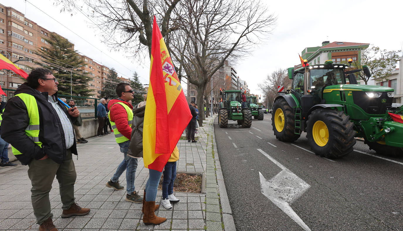 El centro de la ciudad de Palencia, tomado por los tractores