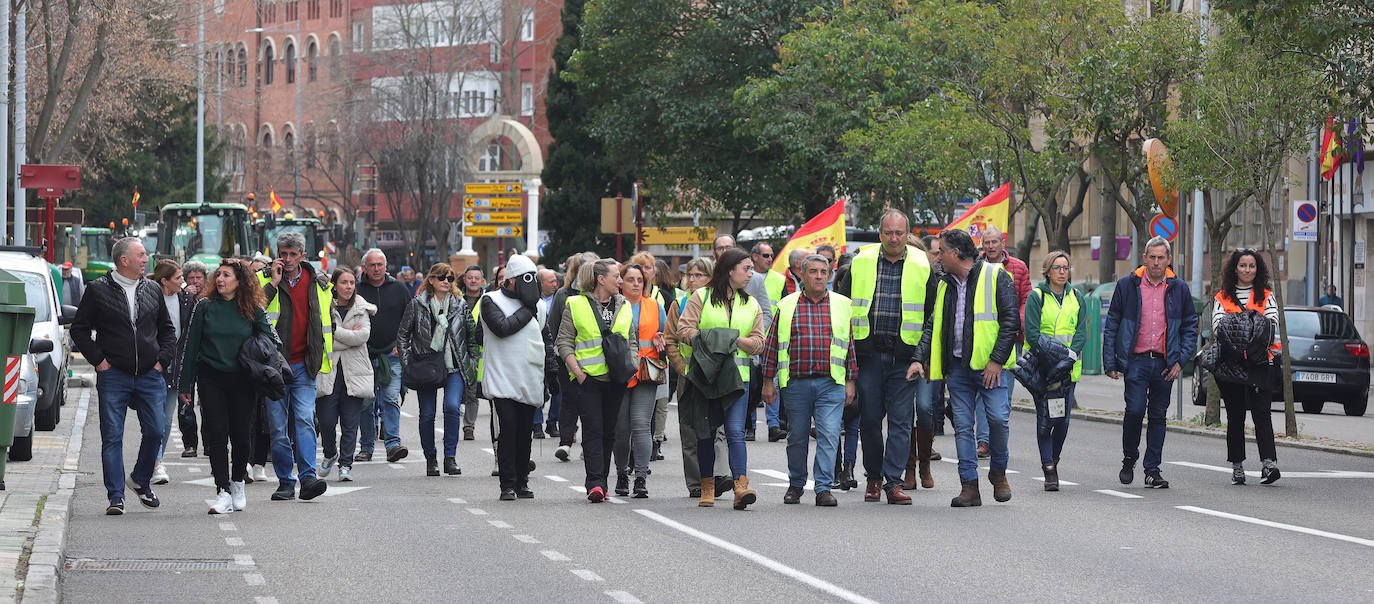 El centro de la ciudad de Palencia, tomado por los tractores