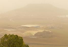 Valladolid cubierta de polvo africano debido a la presencia de una masa de aire proveniente de África.