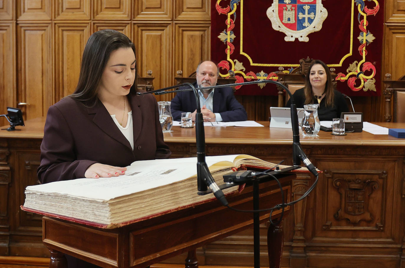 El pleno del Ayuntamiento aprueba una moción de reprobación contra el concejal Ricardo Carrancio