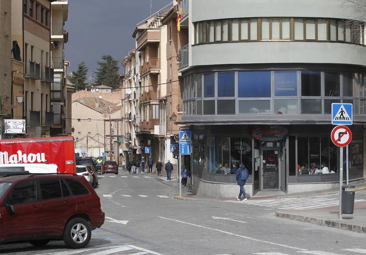 Inicio de la calle Blanca de Silos, con el desvío a María de Pablos a la derecha.