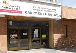 Entrada del complejo deportivo Campo de la Juventud.