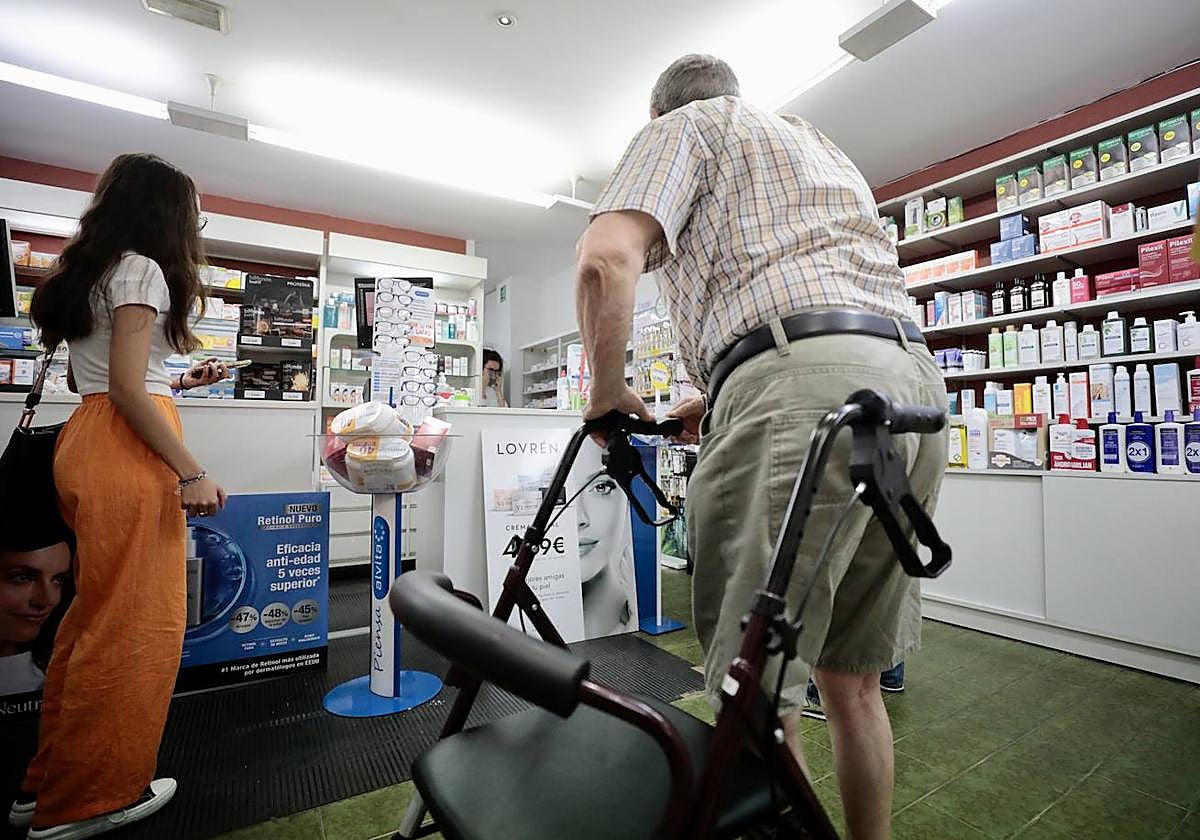 Ortopedia con aparatos y andadores para facilitar movilidad.