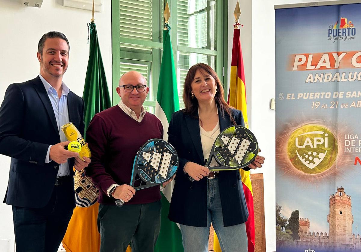 Borja Alcalde Pelayo, director NACEX- LIGA LAPI; José Ignacio González Nieto, concejal de Deportes de El Puerto de Santa María, y Olga de Navas, edil de Turismo.