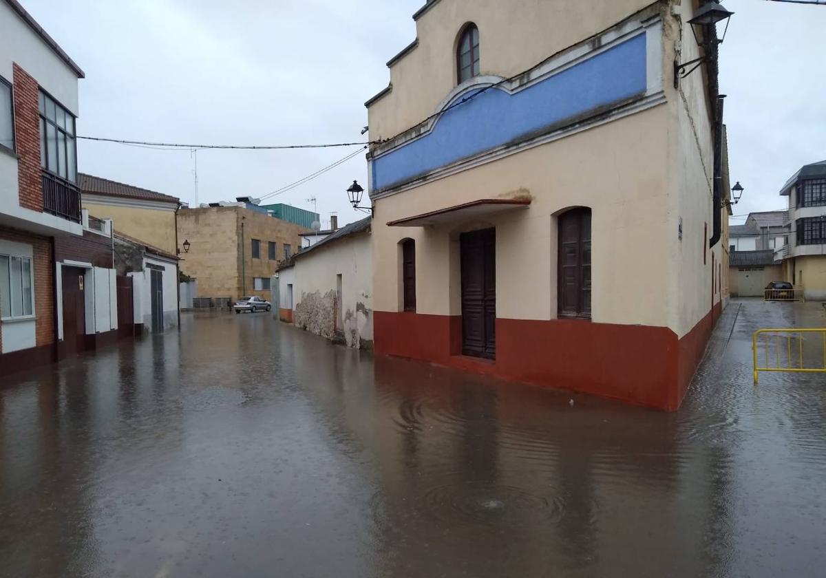 Las calles inundadas tras el aguacero.