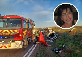 Los bomberos intervienen en el lugar del accidente. En detalle, la fallecida.