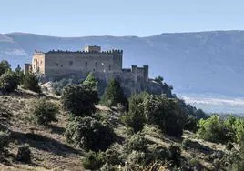 El castillo de Pedraza, situado en una de las laderas de la villa medieval.