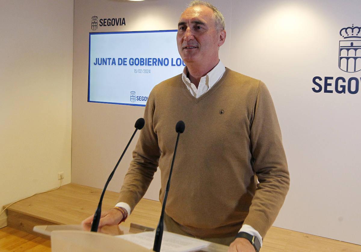 José Mazarias, alcalde de Segovia, en rueda de prensa.