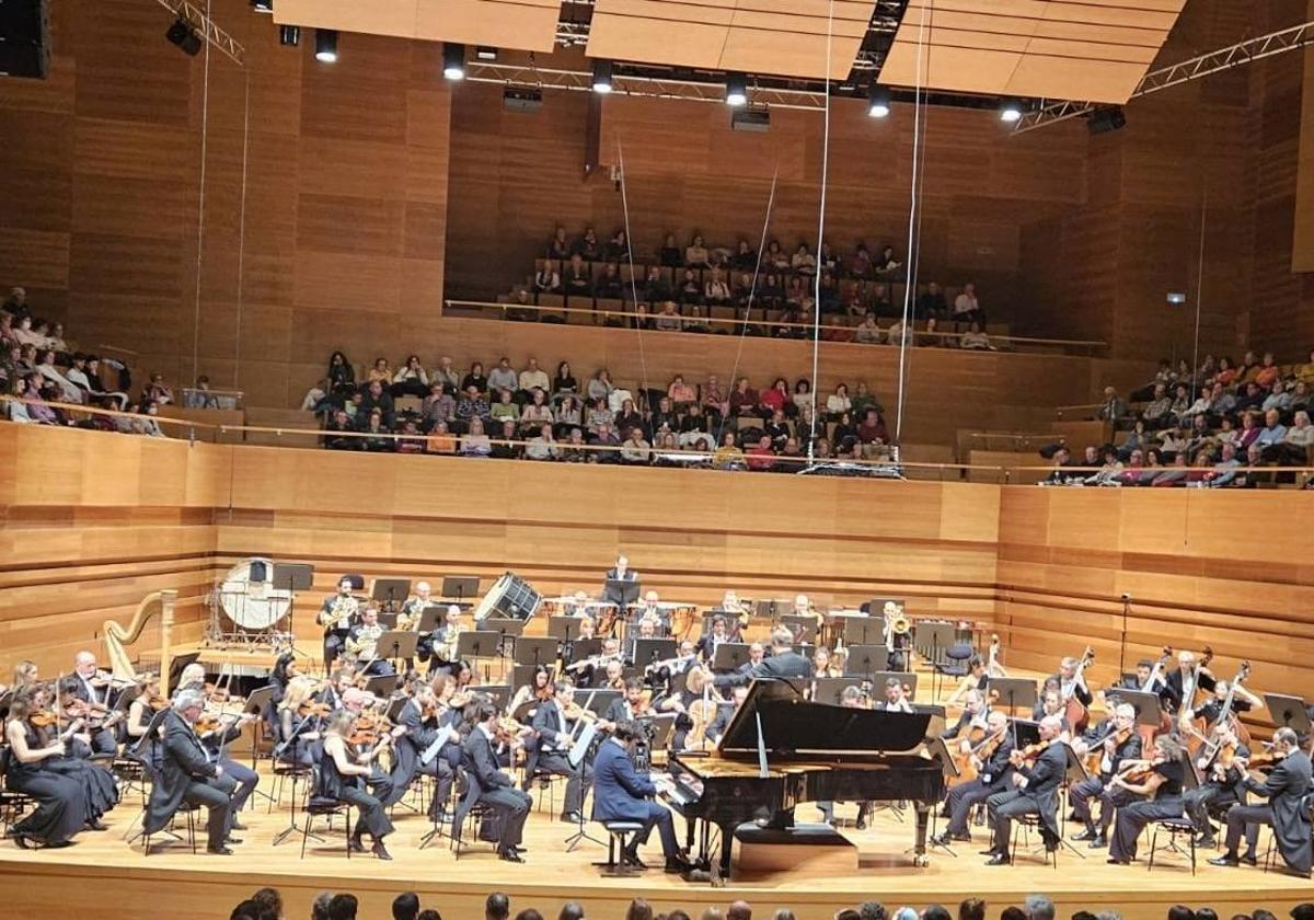 Un momento del concierto con Martín García al piano.