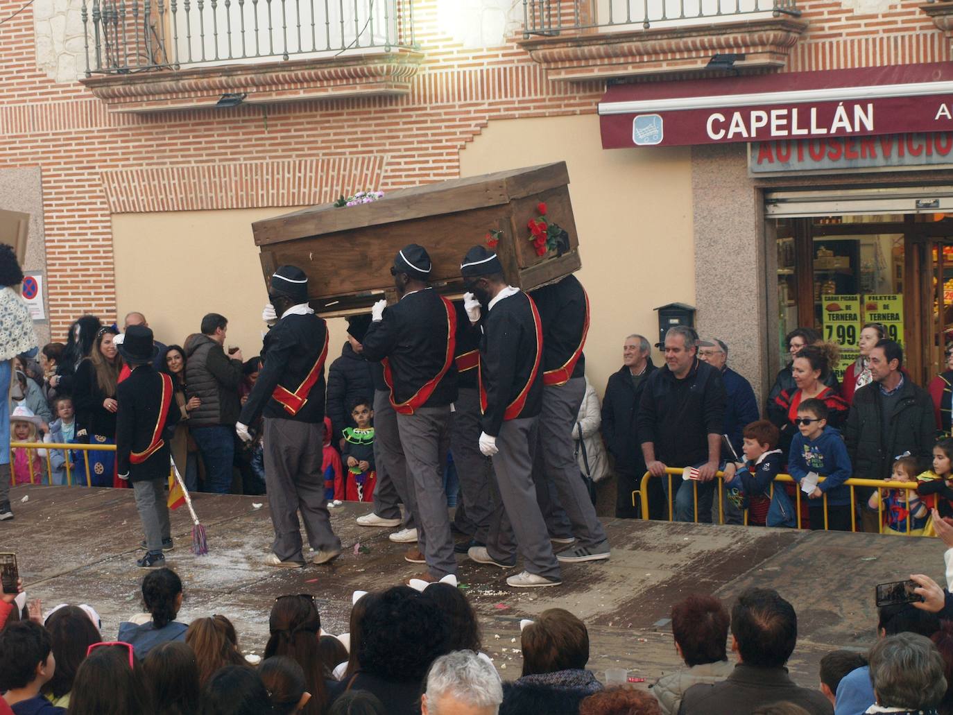 Las imágenes de la fiesta de la Piñata en Pedrajas de San Esteban