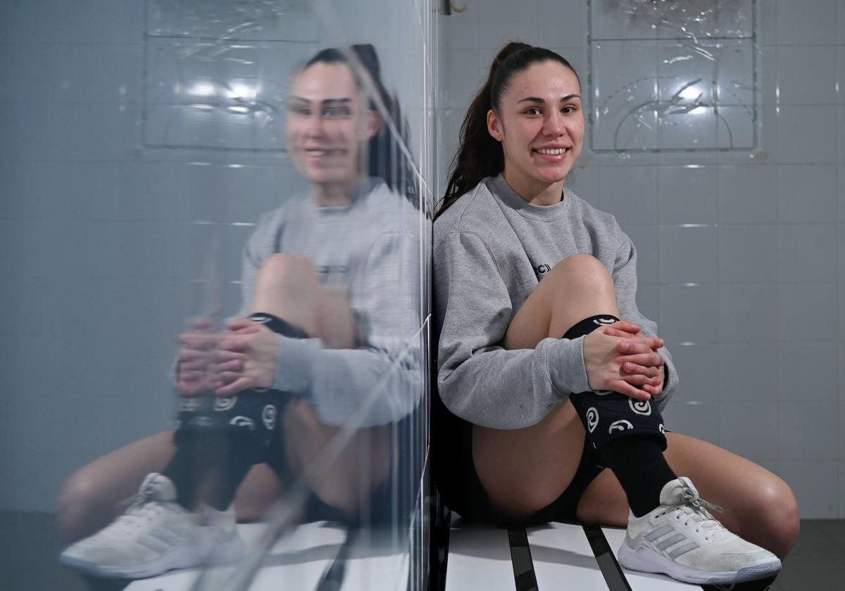 María O'Mullony, ayer en el vestuario del Caja Rural Aula, en Huerta del Rey.