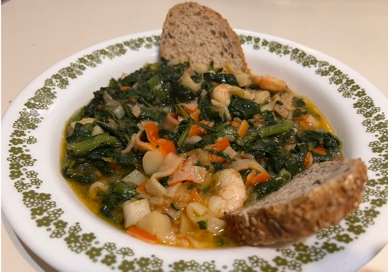 Acelgas con gambas y palitos de cangrejo