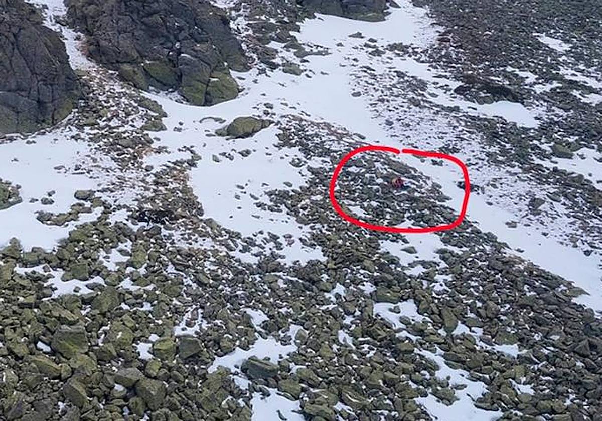 Rescatan en helicóptero a un montañero en el Risco de los Claveles