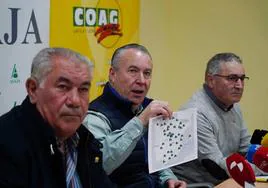 Aurelio González (UPA), Donaciano Dujo (Asaja) y Lorenzo Rivera (COAG), en rueda de prensa.