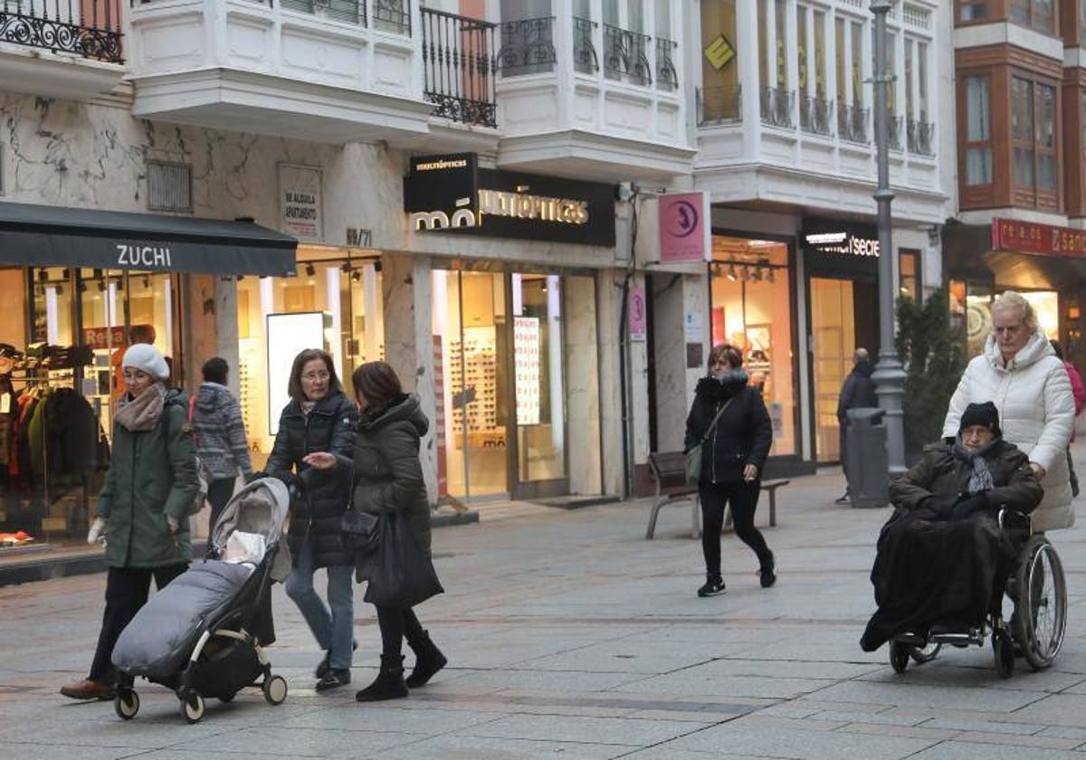 Las mujeres ganan 5.500 euros menos al año que los hombres