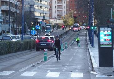 Critican que Valladolid gaste un millón en «desmantelar» el carril bici «más usado»