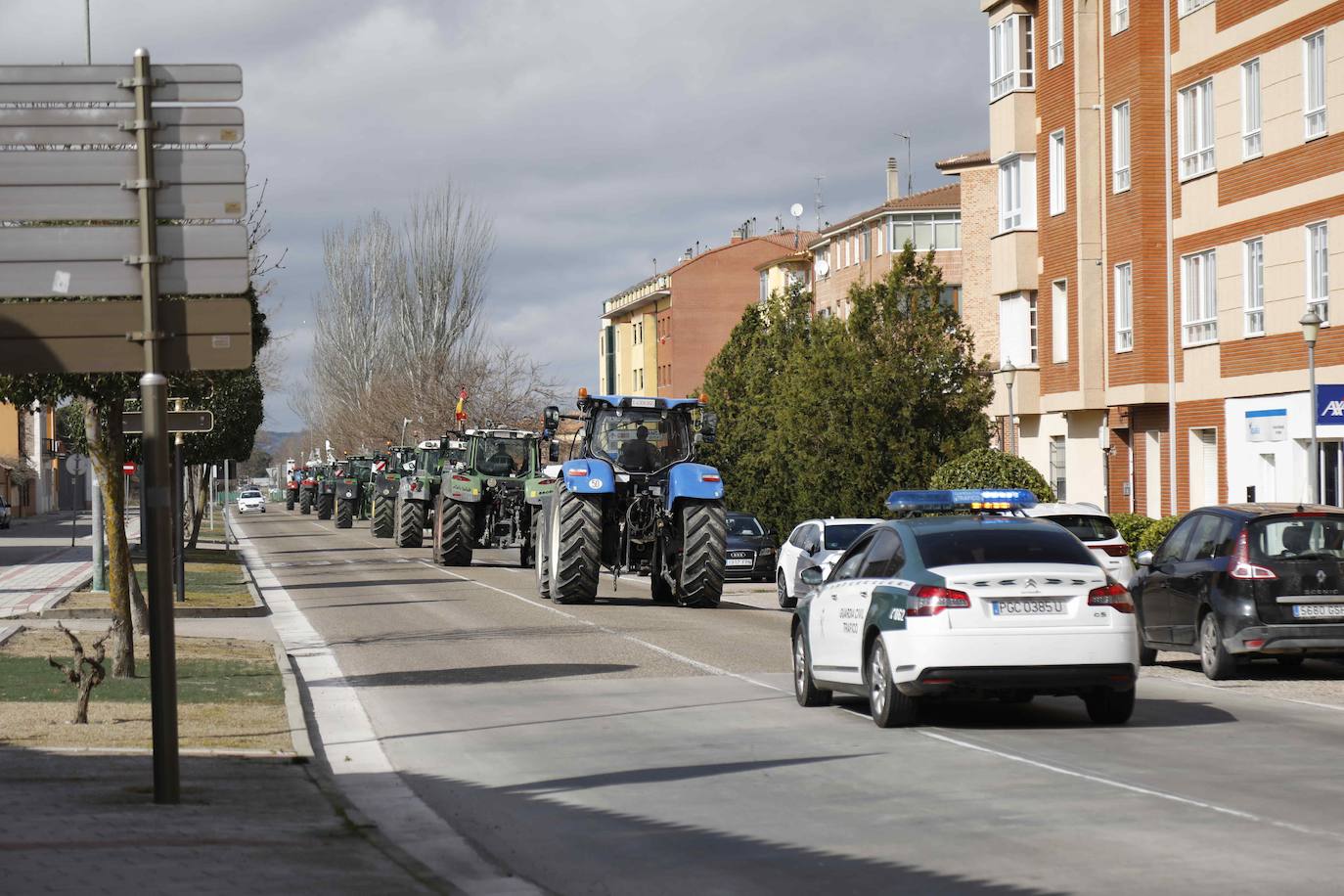 Así ha sido la llegada de los tractoristas a Peñafiel tras las protestas en Madrid