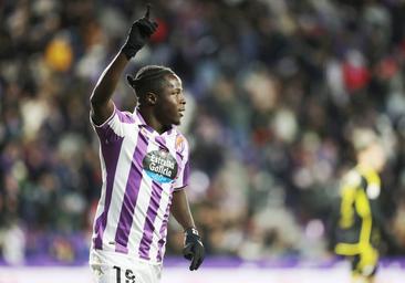 El Real Valladolid manda a la lona al Oviedo