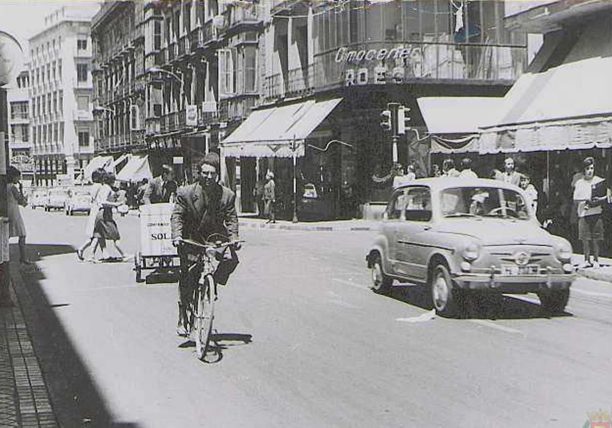 Ambiente en la calle Duque de la Victoria durante los sesenta.