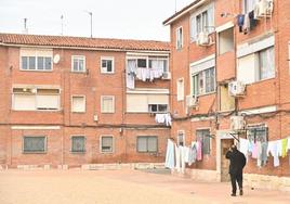 Bloques de viviendas en la plazoleta del grupo Aramburu.