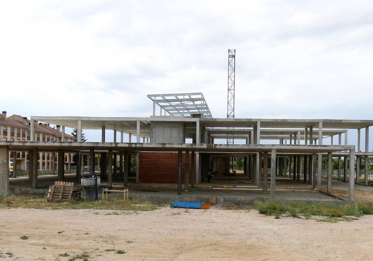 Esqueleto de las obras de construcción del centro de salud de Nueva Segovia, paralizado desde hace casi un año.