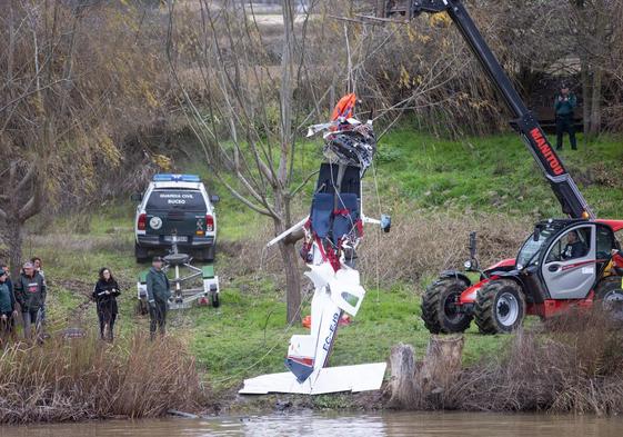 Extracción del ultraligero accidentado del río Duero.