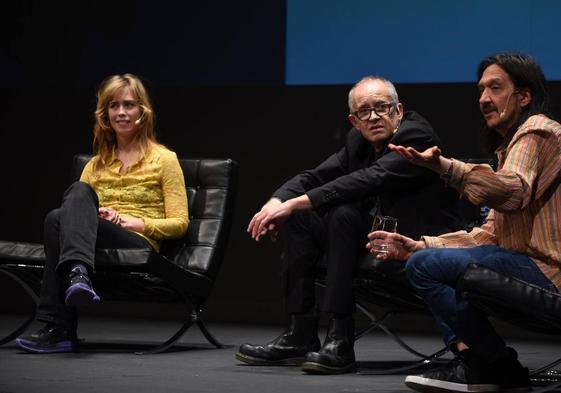 Greta García, Julián Hernández y Santiago Lorenzo durante su debate.