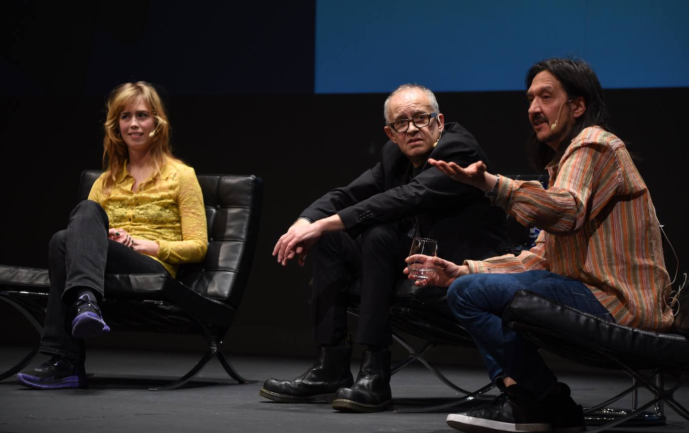 Greta García, Julián Hernández y Santiago Lorenzo durante su debate.