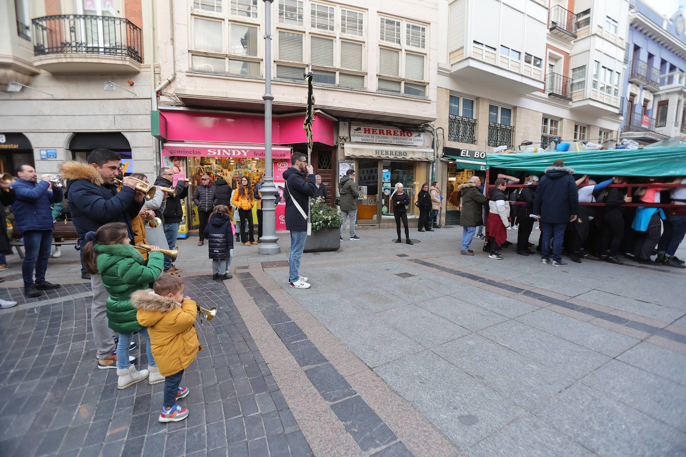 La Semana Santa se ensaya en Palencia con solidaridad