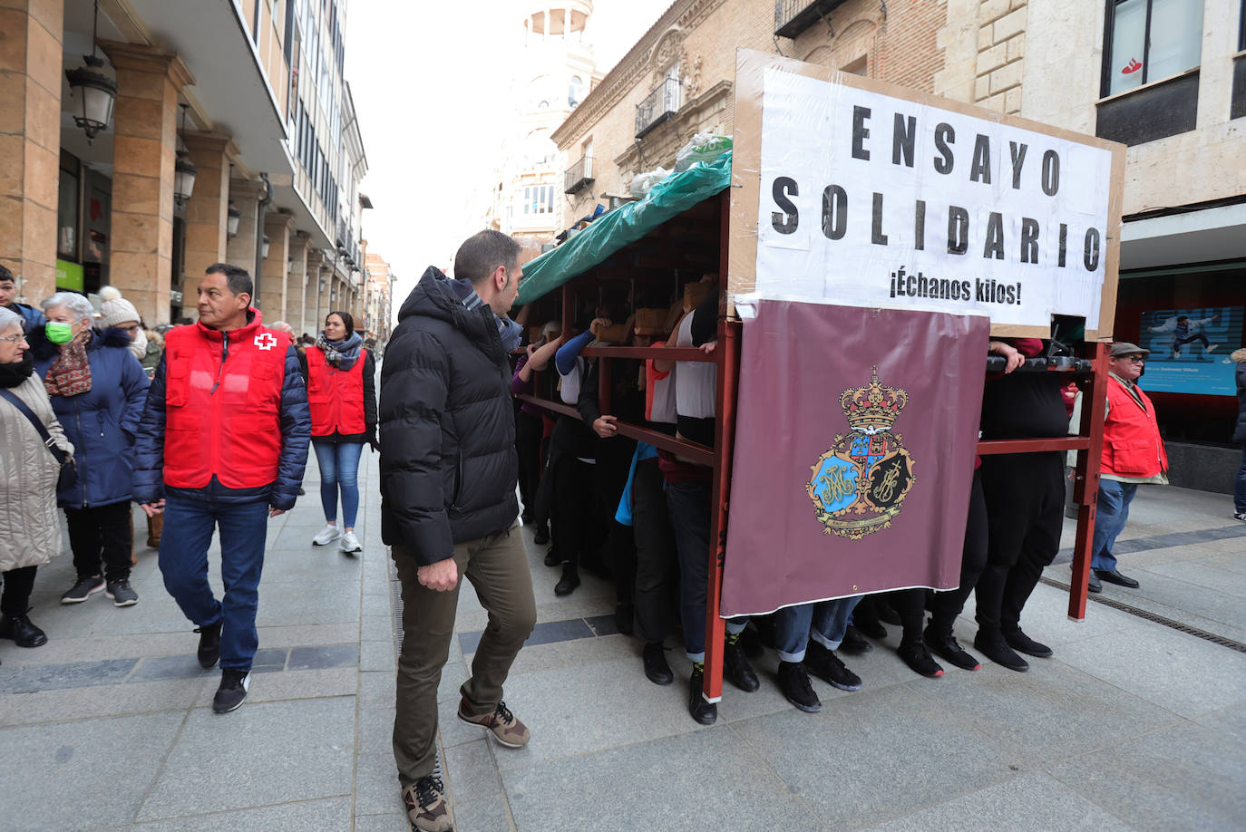 La Semana Santa se ensaya en Palencia con solidaridad