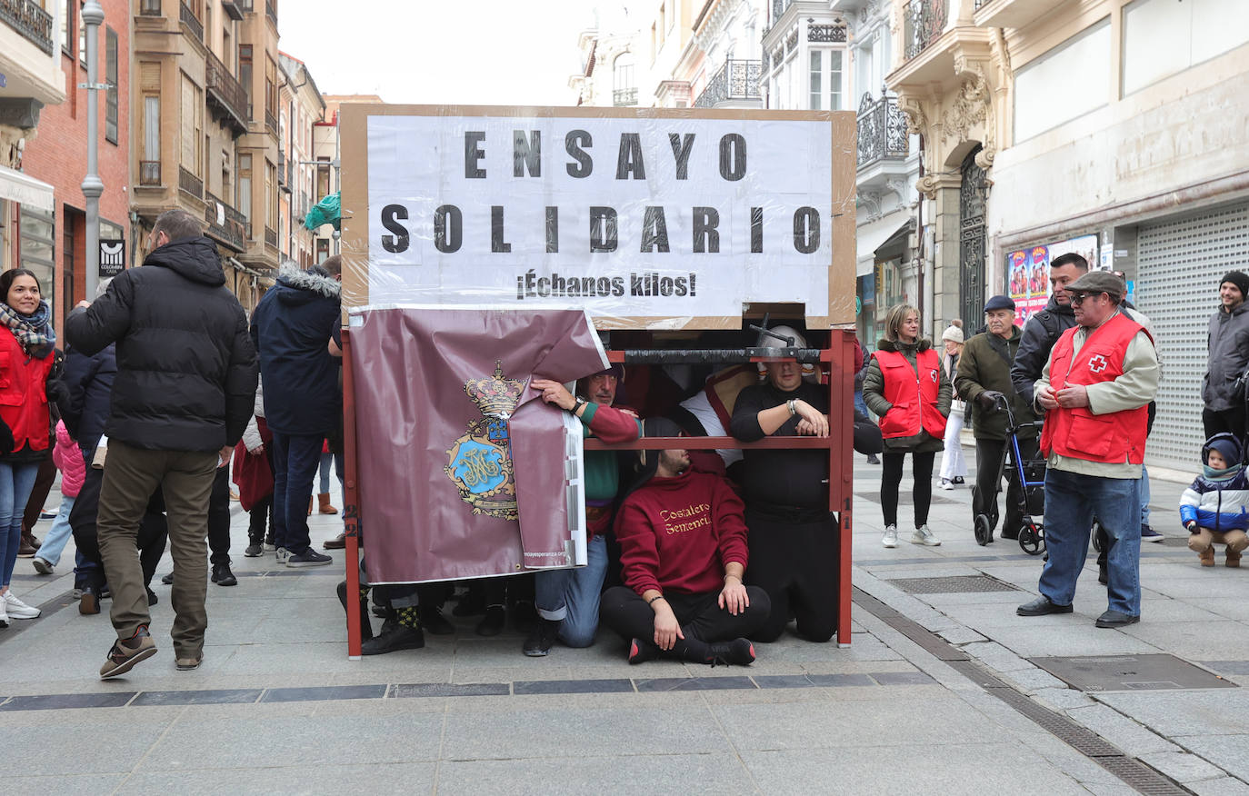 La Semana Santa se ensaya en Palencia con solidaridad