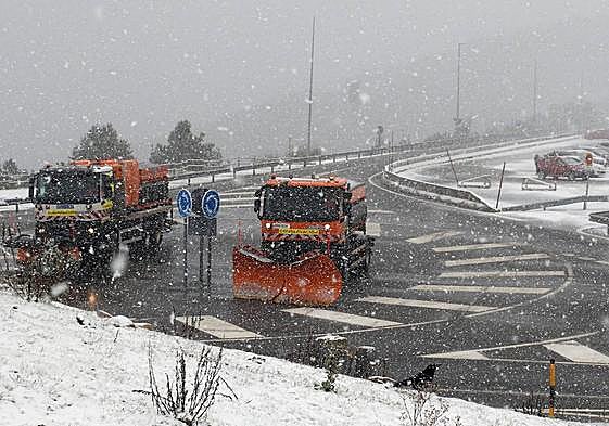 Imagen de archivo de una carretera nevada
