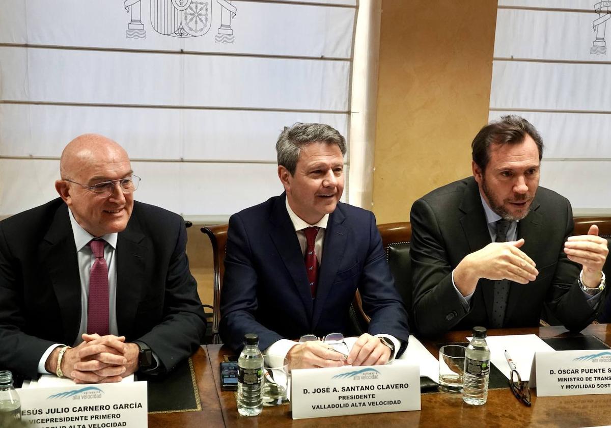 Jesús Julio Carnero, José Antonio Santano y Óscar Puente, en la reunión del Consejo de Administración de la Sociedad Valladolid Alta Velocidad.