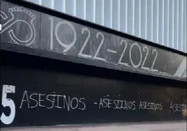 El Plantío ha amanecido hoy con numerosas pintadas.