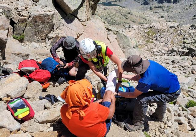 Intervención del Grupo de Rescate en un rescate de montaña.