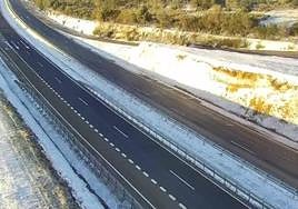 Estado de la A-6 a su paso por la provincia de León, este martes por la mañana.