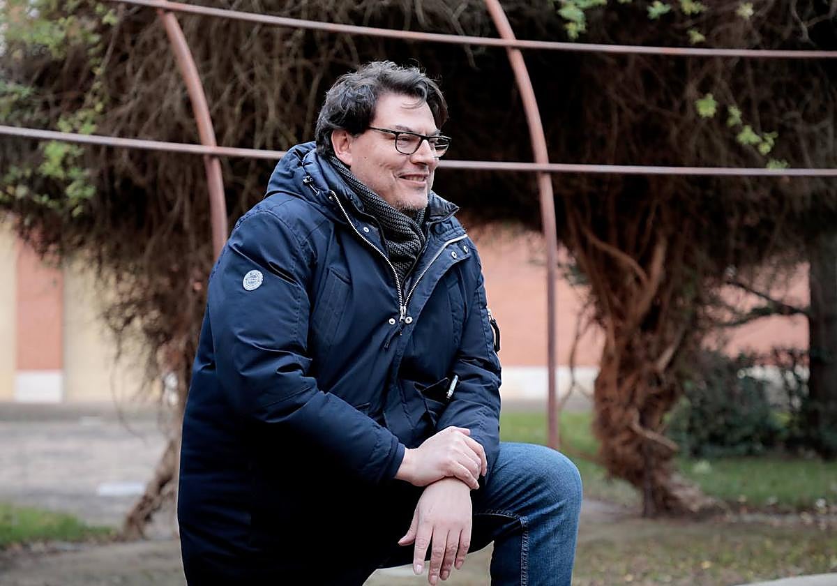 El escritor Boris Rozas, organizador del certamen poético.