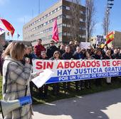 Abogados del turno de oficio vuelven a concentrarse para reclamar mejoras laborales