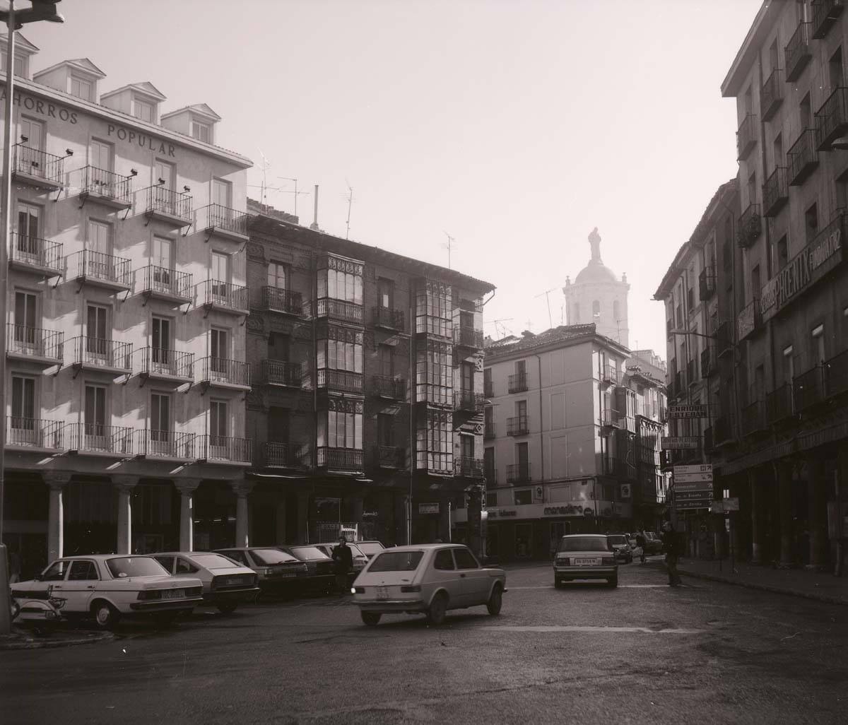 Fuente Dorada durante los años 80, cuando los coches la invadieron.