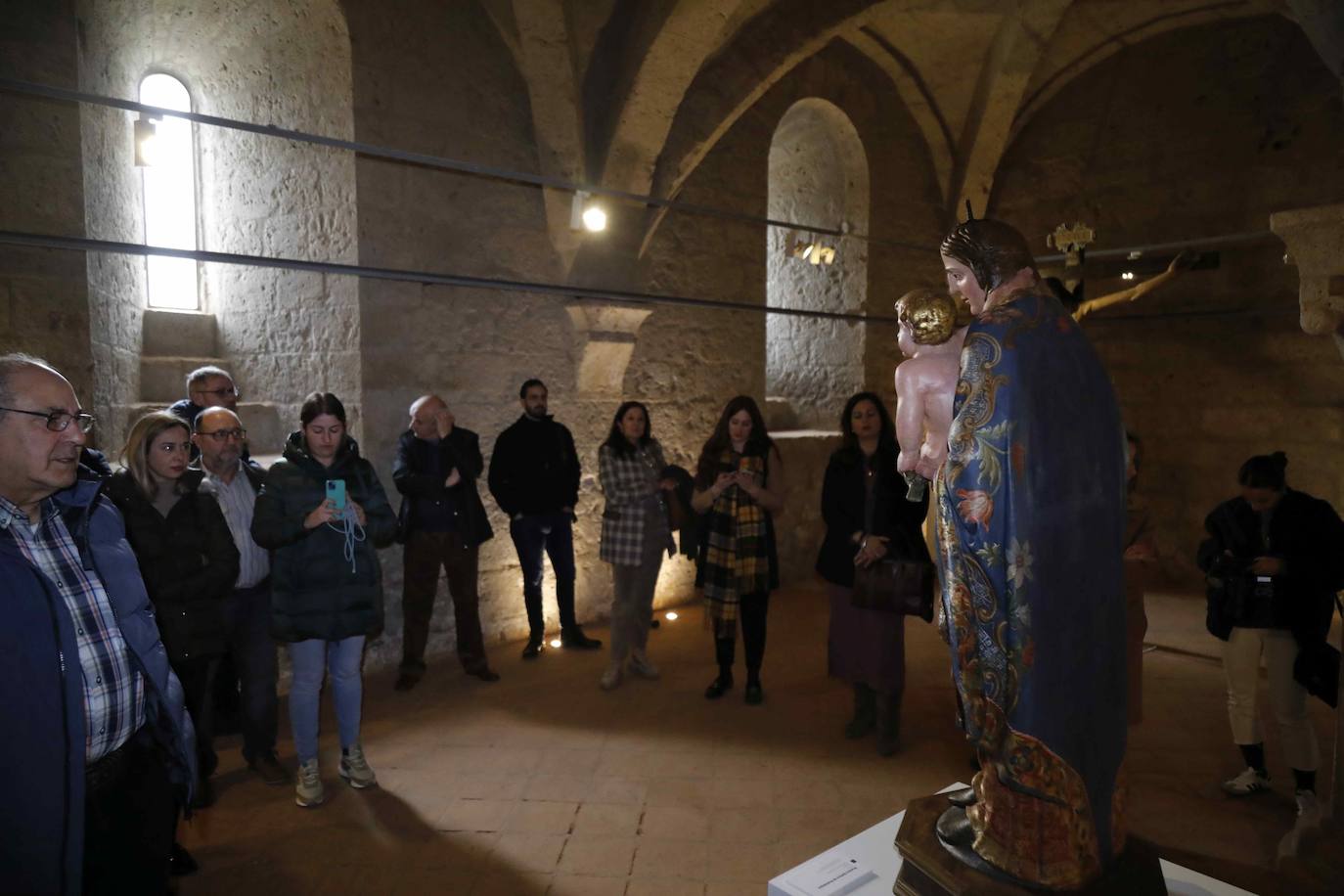 Acto de entrega de las tallas restauradas.